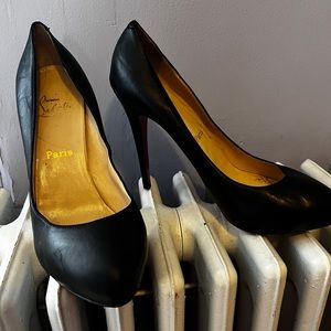 Classic black Louboutin size 42
